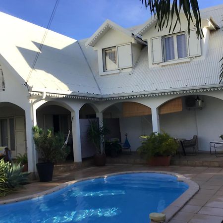 Studio Cosy Avec Piscine Dans Une Villa Saint-Denis Ngoại thất bức ảnh