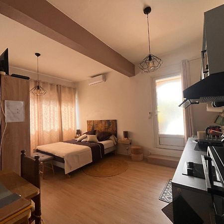 Studio Cosy Avec Piscine Dans Une Villa Saint-Denis Ngoại thất bức ảnh