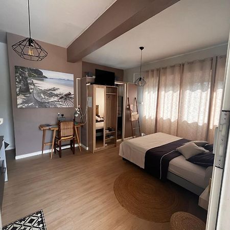 Studio Cosy Avec Piscine Dans Une Villa Saint-Denis Ngoại thất bức ảnh