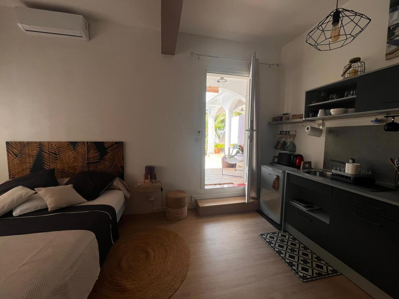 Studio Cosy Avec Piscine Dans Une Villa Saint-Denis Ngoại thất bức ảnh
